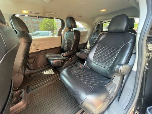 Used 2024 Toyota Sienna LE AWD/4WD image 24
