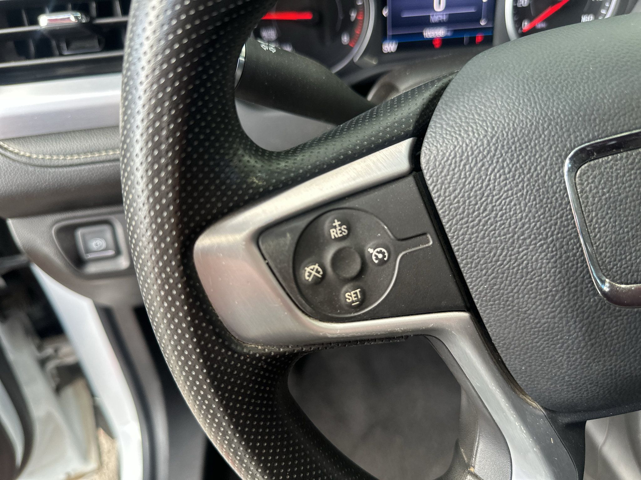 Used 2021 GMC Acadia SLE FWD image 15
