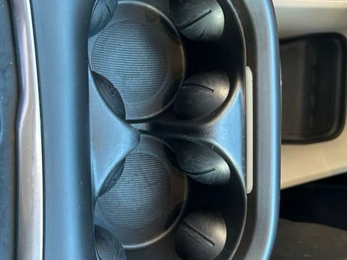 Used 2022 Chrysler Pacifica Touring-L image 37