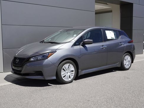 Used 2025 Nissan Leaf S FWD image 3