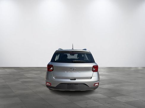Used 2023 Hyundai Venue SEL FWD image 5