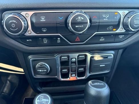 Used 2024 Jeep Gladiator Sport AWD/4WD image 13