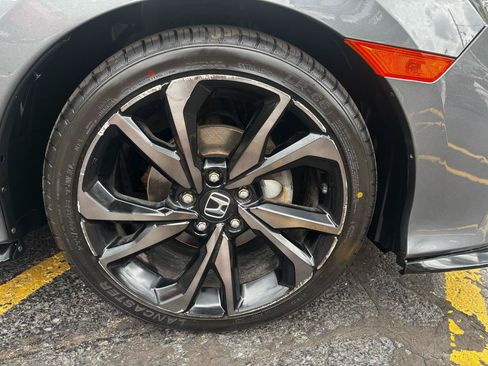 Used 2018 Honda Civic Sport Touring image 10