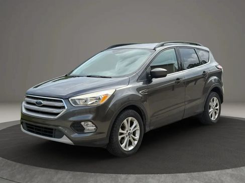 Used 2018 Ford Escape SE FWD image 7