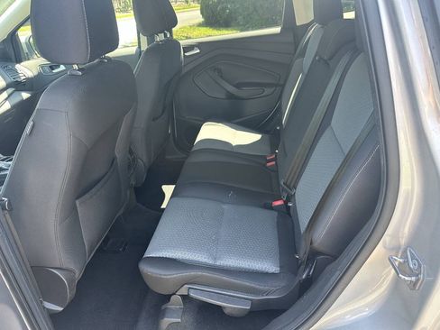 Used 2017 Ford Escape SE FWD image 12