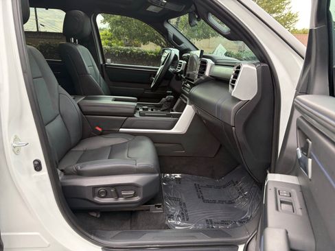 Used 2025 Toyota Tundra Platinum w/ TRD Off-Road Package AWD/4WD image 30