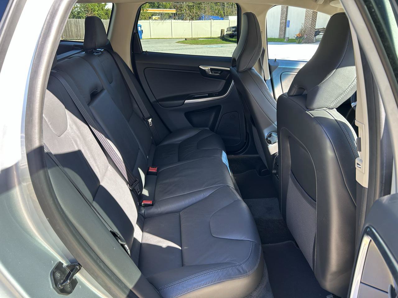 Used 2013 Volvo XC60 T6 AWD/4WD image 17