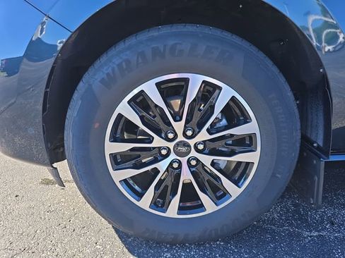 Certified 2025 Ford Expedition Max Platinum AWD/4WD image 17