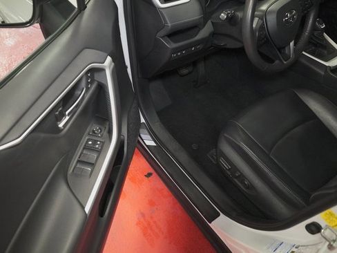 Certified 2020 Toyota RAV4 XLE Premium image 9