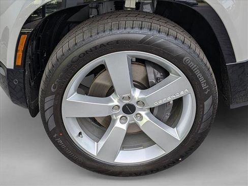New 2026 Land Rover Defender 130 X-Dynamic SE AWD/4WD image 9