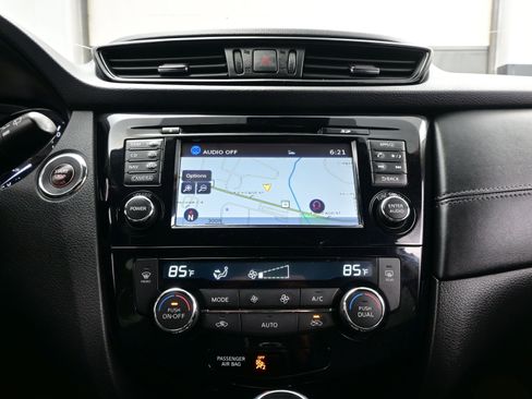 Used 2017 Nissan Rogue SL w/ SL Premium Package image 20