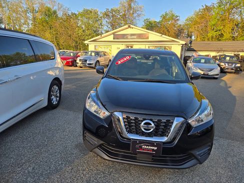 Used 2020 Nissan Kicks S FWD image 3