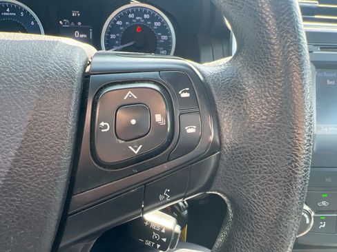 Used 2017 Toyota Camry LE image 22