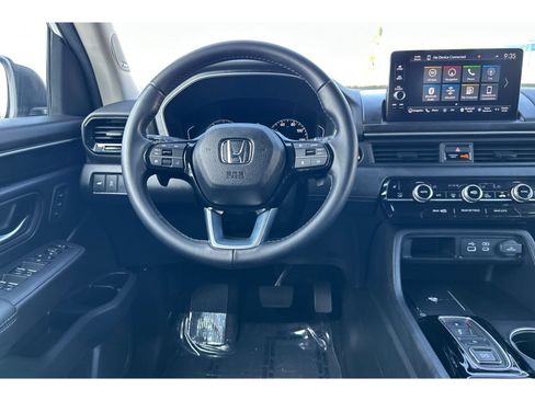 Used 2024 Honda Pilot Touring image 16