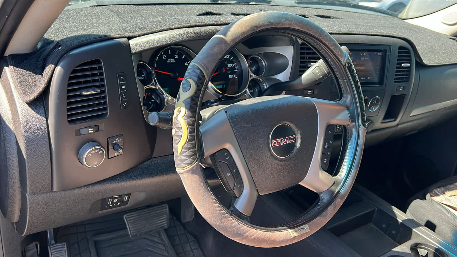Used 2014 GMC Sierra 2500 SLE w/ SLE Preferred Package AWD/4WD image 10