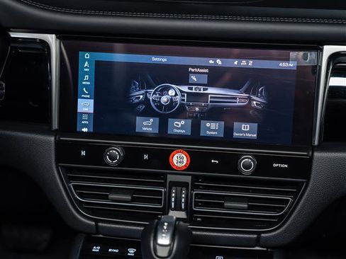 Used 2025 Porsche Macan image 20