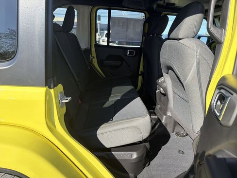 Used 2024 Jeep Wrangler Unlimited w/ Convenience Group image 18