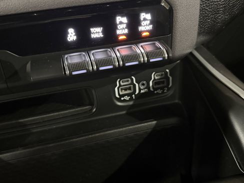 Used 2023 RAM 1500 Big Horn AWD/4WD image 14