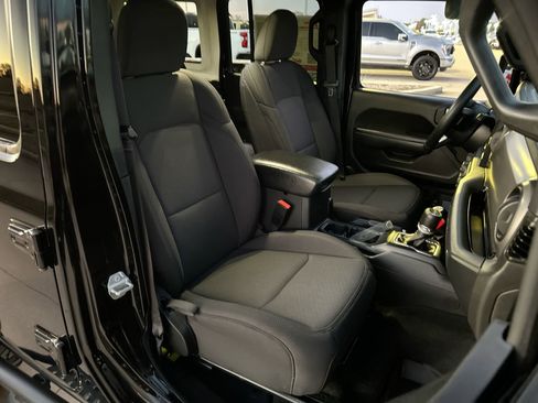 Used 2022 Jeep Wrangler Unlimited Sport image 23