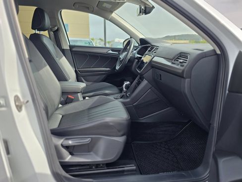 Used 2023 Volkswagen Tiguan SE FWD image 10