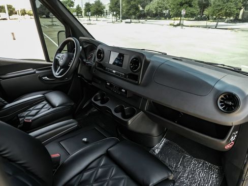 Used 2022 Mercedes-Benz Sprinter 2500 image 40
