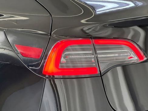 Used 2018 Tesla Model 3 Long Range RWD image 28