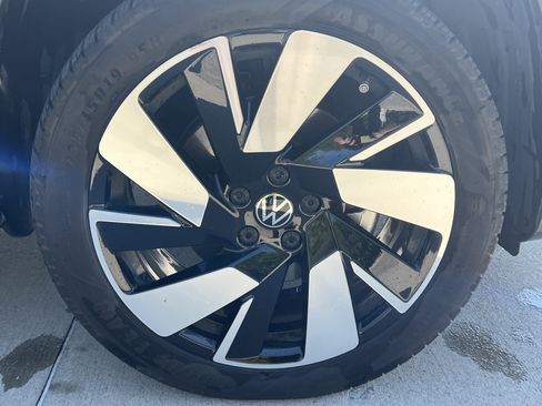 Certified 2024 Volkswagen Taos SEL AWD/4WD image 11