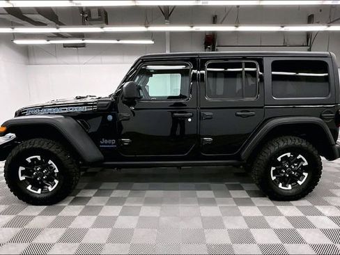 Used 2025 Jeep Wrangler Unlimited Rubicon 4xe w/ Safety Group AWD/4WD image 14