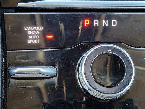 Used 2024 Jeep Grand Cherokee Limited image 16