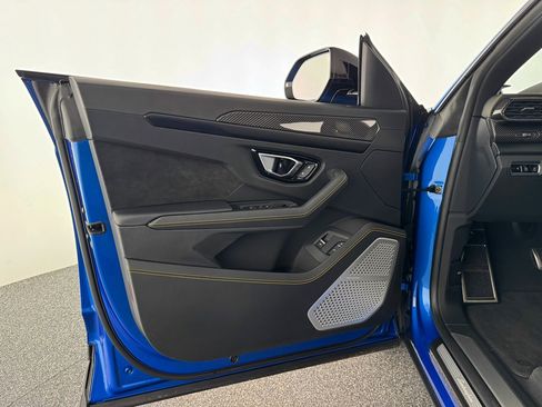 Used 2022 Lamborghini Urus image 11