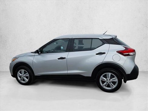 Used 2018 Nissan Kicks S image 7