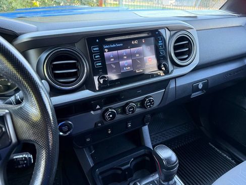 Used 2017 Toyota Tacoma TRD Sport w/ Exterior Package RWD image 22
