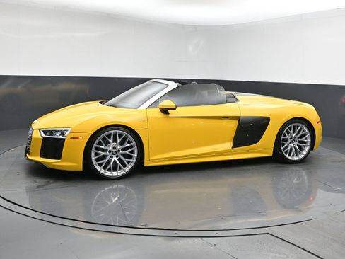 Used 2017 Audi R8 V10 w/ Carbon Exterior Package AWD/4WD image 4