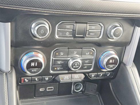 Used 2021 GMC Yukon SLT w/ SLT Luxury Plus Package image 33