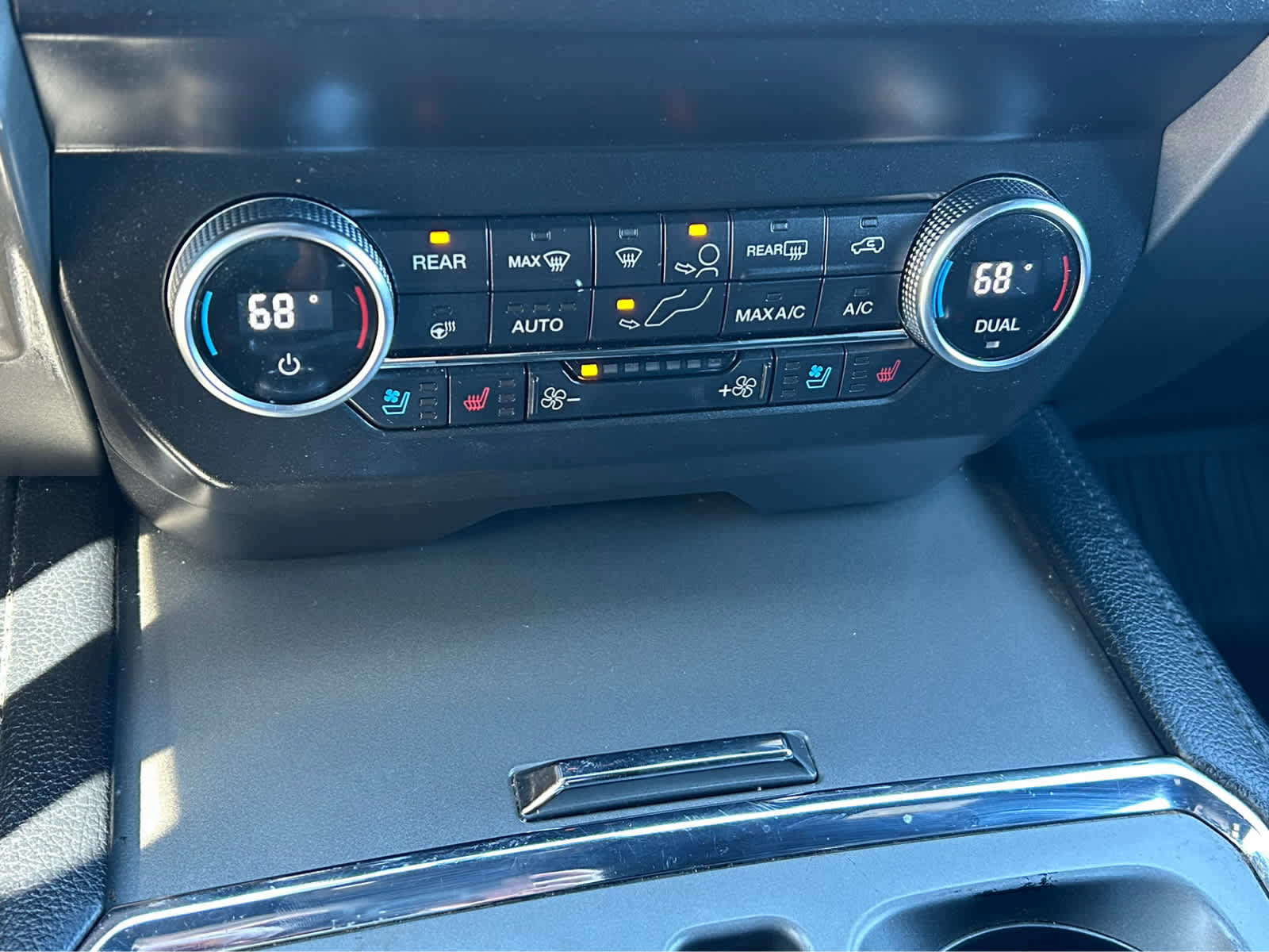 Used 2019 Ford Expedition XLT w/ Equipment Group 202A AWD/4WD image 49
