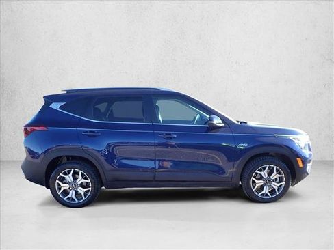 Used 2022 Kia Seltos EX image 5