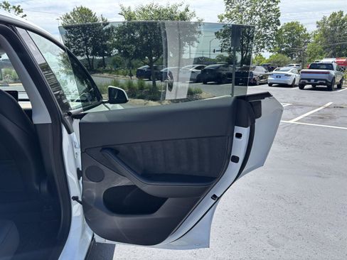 Used 2023 Tesla Model Y Long Range AWD/4WD image 18