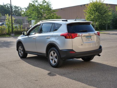 Used 2015 Toyota RAV4 XLE FWD image 5