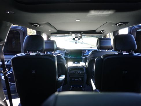 Used 2022 Jeep Wagoneer Series III w/ Premium Group I image 33