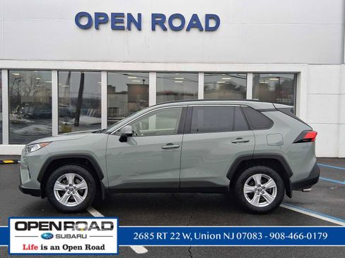 Used 2020 Toyota RAV4 XLE w/ Convenience Package image 5