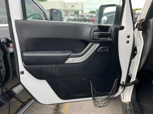 Used 2015 Jeep Wrangler Unlimited Sport w/ Quick Order Package 24S AWD/4WD image 12