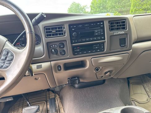 Used 2004 Ford Excursion Limited AWD/4WD image 25