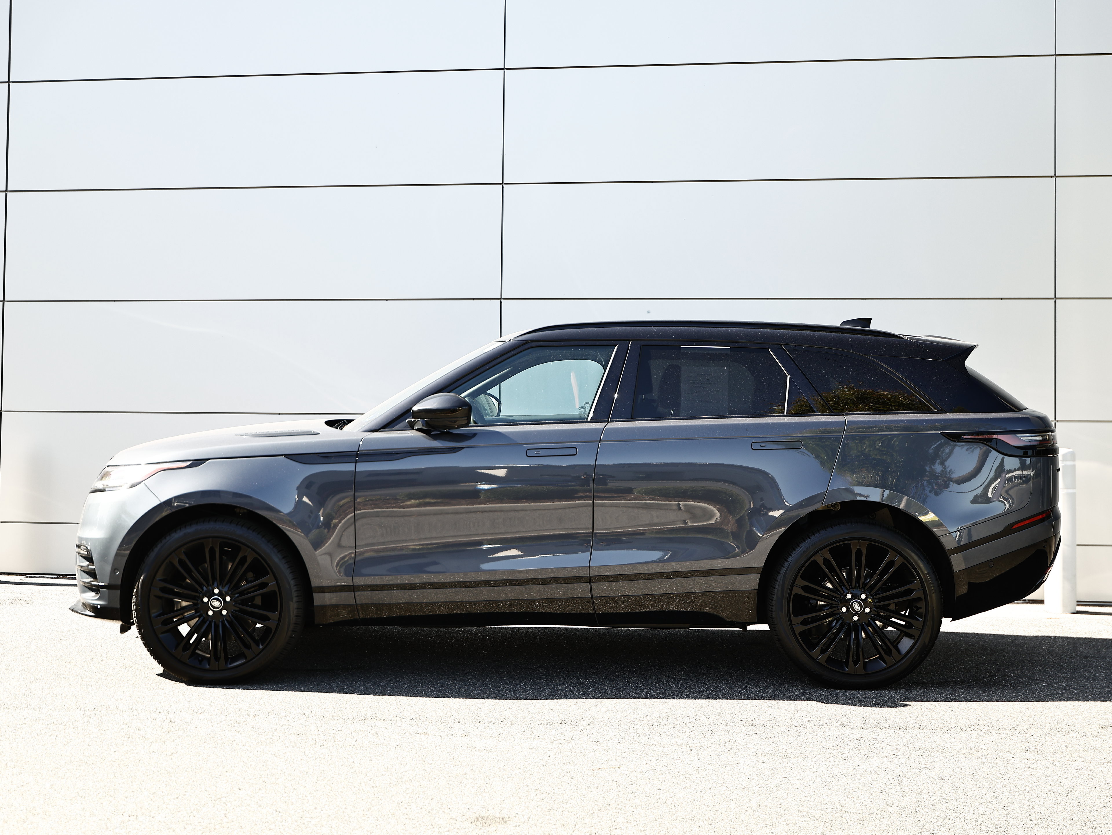 Used 2026 Land Rover Range Rover Velar Dynamic SE AWD/4WD image 4