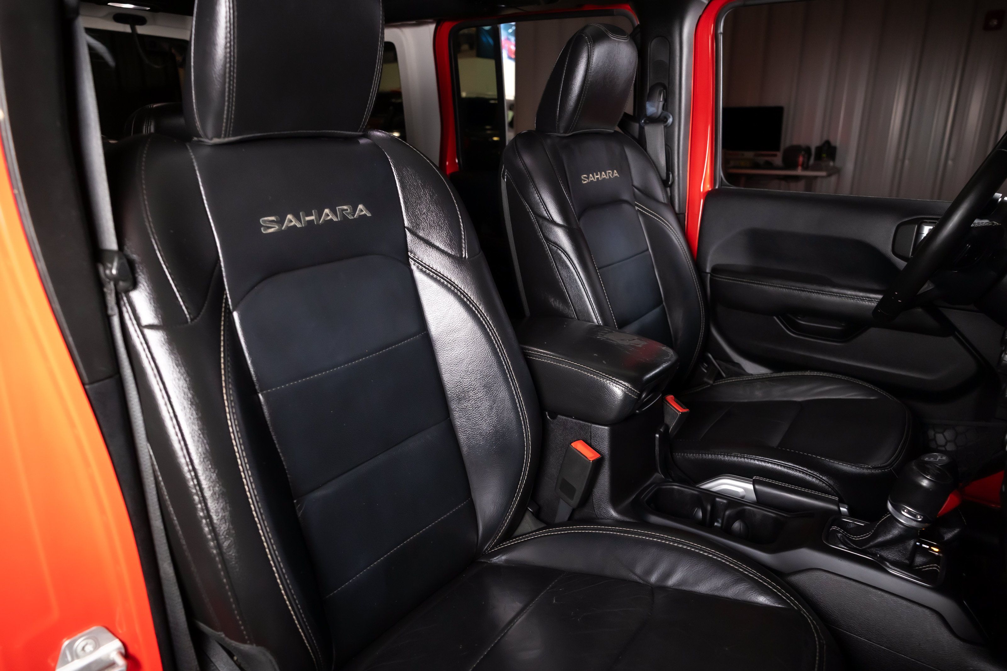 Used 2018 Jeep Wrangler Unlimited Sahara AWD/4WD image 26