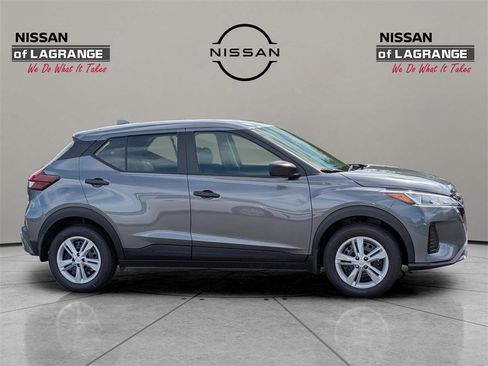 New 2025 Nissan Kicks Play S image 4