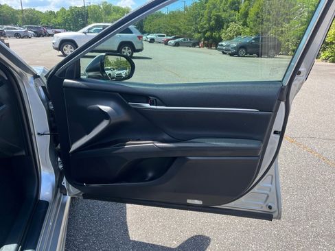 Used 2022 Toyota Camry XSE FWD image 32
