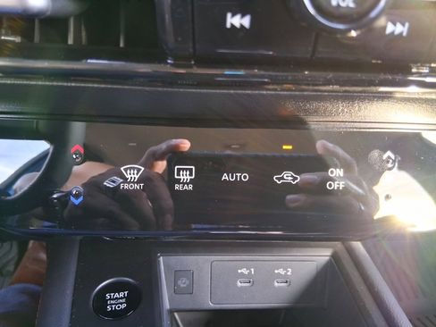 New 2026 Nissan Kicks SR image 16