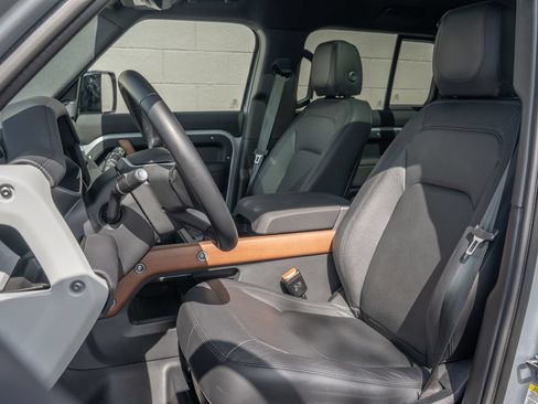 Used 2024 Land Rover Defender 110 SE AWD/4WD image 5