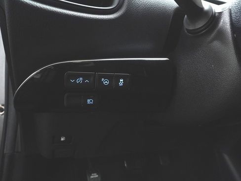 Used 2017 Toyota Prius Four image 19