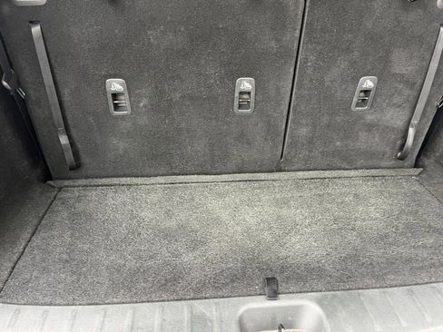 Used 2025 Nissan Pathfinder SV image 33